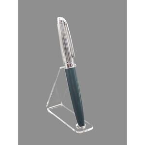 Caran d’Ache Léman Bi-Color Green Lacquer Fountain Pen 18K 750 M Nib